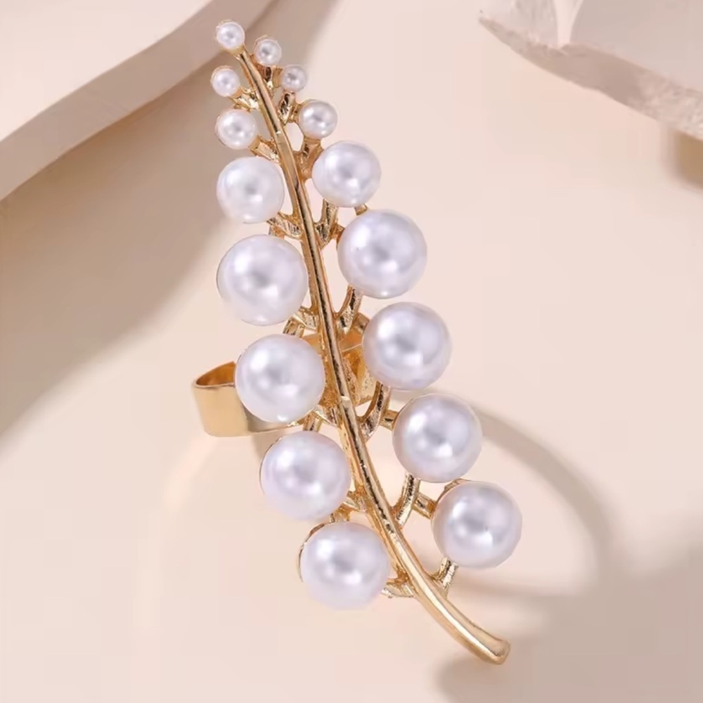 Zara model adjustable casual leaf 
Gold and Pearl Women's Ring - Picture 3 of 6